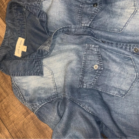 Cloth & stone denim fade button up size M $98 Anthropolgie boho classic spring - Picture 3 of 4